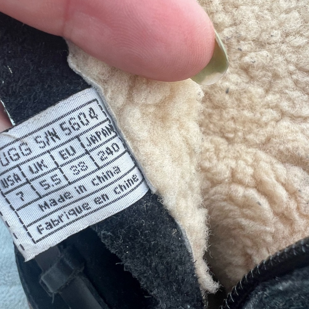 UGG Endell Black Suede Lug Sole Boot Size 7 - Picture 7 of 9